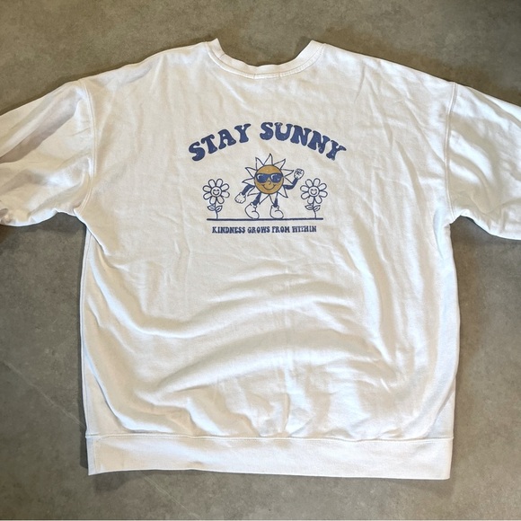 GARAGE White 'Stay Sunny' Graphic Sweatshirt. LARGE - Picture 2 of 5